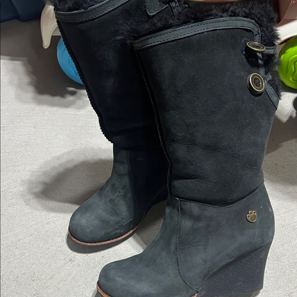Cozy Black Winter Boots with Wedge Heel